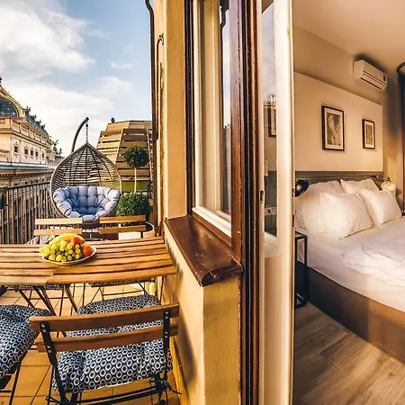 Mozart's & Terrace Apartman