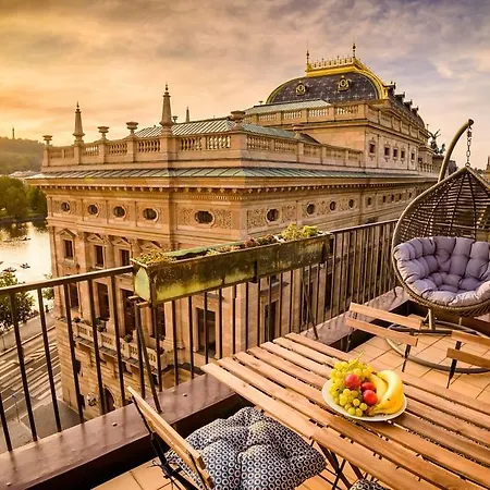 Mozart's & Terrace Apartman